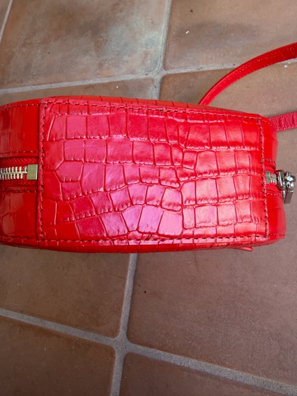 Rebecca Minkoff Red croc embossed leather Kate circle bag. Great condition. - Picture 9 of 10